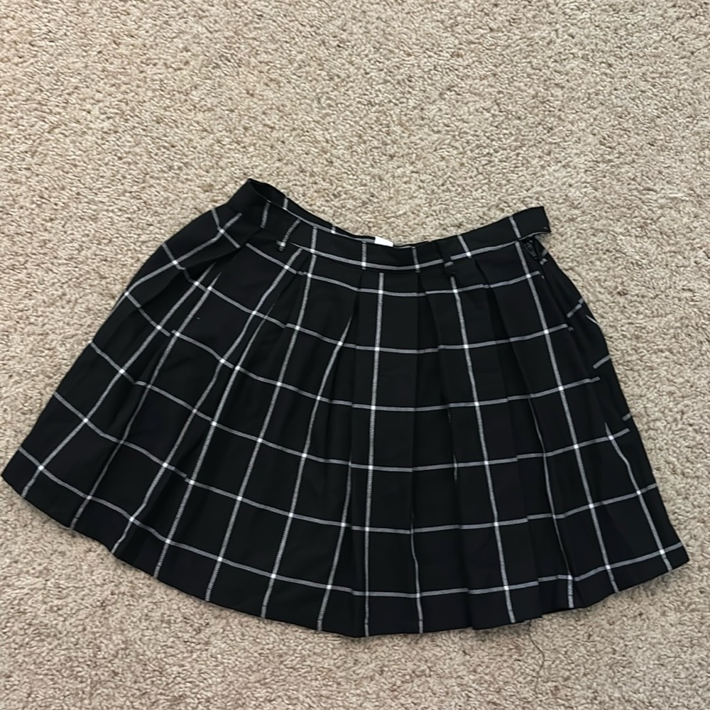Hot Topic Black and White Plaid Pleated Skirt